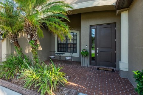 House in Land O' Lakes, Florida 5 bedrooms, 324.32 sq.m. № 2222240 - photo 3