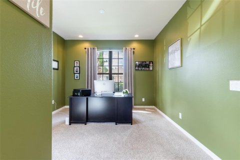 House in Land O' Lakes, Florida 5 bedrooms, 324.32 sq.m. № 2222240 - photo 30
