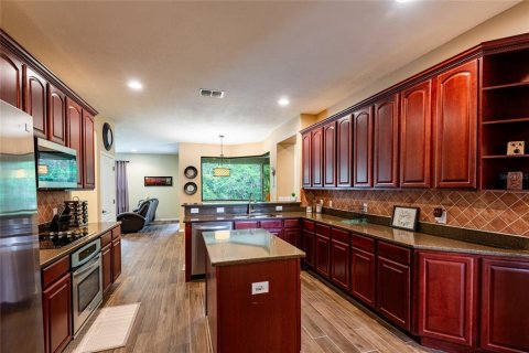 House in Land O' Lakes, Florida 5 bedrooms, 324.32 sq.m. № 2222240 - photo 28