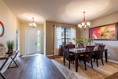 House in Land O' Lakes, Florida 5 bedrooms, 324.32 sq.m. № 2222240 - photo 11