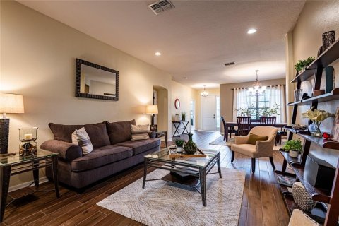 House in Land O' Lakes, Florida 5 bedrooms, 324.32 sq.m. № 2222240 - photo 15