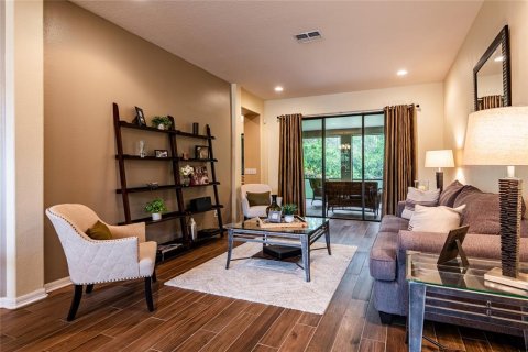 House in Land O' Lakes, Florida 5 bedrooms, 324.32 sq.m. № 2222240 - photo 12