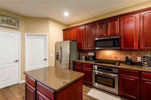 House in Land O' Lakes, Florida 5 bedrooms, 324.32 sq.m. № 2222240 - photo 23