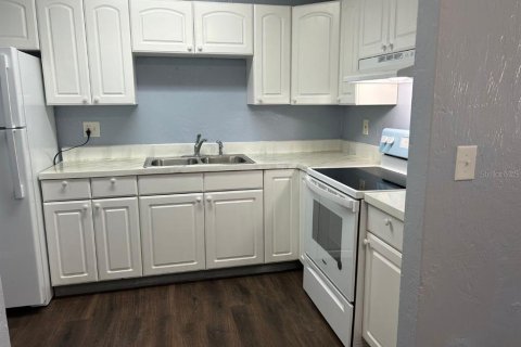 Immobilier commercial à vendre à Daytona Beach, Floride: 5 chambres, 267.56 m2 № 2303018 - photo 9