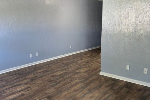Immobilier commercial à vendre à Daytona Beach, Floride: 5 chambres, 267.56 m2 № 2303018 - photo 10