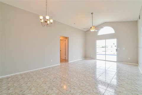Casa en alquiler en Kissimmee, Florida, 3 dormitorios, 145.39 m2 № 1872813 - foto 3
