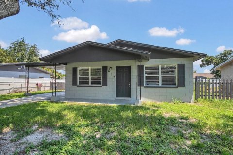House in Winter Haven, Florida 3 bedrooms, 115.38 sq.m. № 1322034 - photo 1