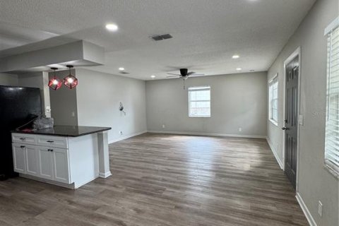 House in Winter Haven, Florida 3 bedrooms, 115.38 sq.m. № 1322034 - photo 4
