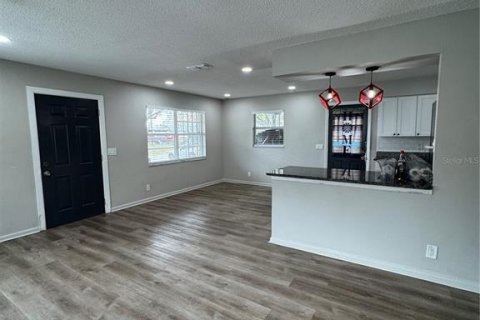 House in Winter Haven, Florida 3 bedrooms, 115.38 sq.m. № 1322034 - photo 5