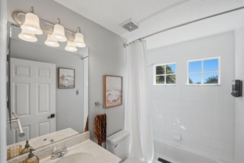 House in Port St. Lucie, Florida 3 bedrooms, 169.18 sq.m. № 2249913 - photo 28