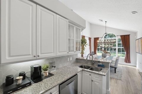 House in Port St. Lucie, Florida 3 bedrooms, 169.18 sq.m. № 2249913 - photo 7