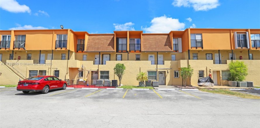Condo in Miami, Florida, 2 bedrooms № 1487487