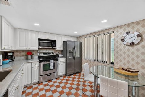 Condo in Clearwater, Florida, 2 bedrooms  № 1902630 - photo 4