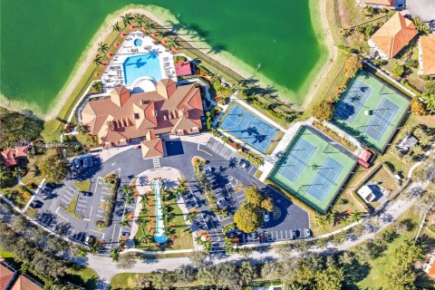 Villa ou maison à vendre à Cutler Bay, Floride: 5 chambres, 438.22 m2 № 2029740 - photo 15