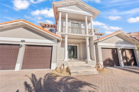 Villa ou maison à vendre à Cutler Bay, Floride: 5 chambres, 438.22 m2 № 2029740 - photo 5