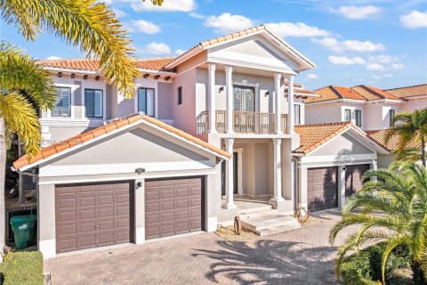 Villa ou maison à vendre à Cutler Bay, Floride: 5 chambres, 438.22 m2 № 2029740 - photo 2