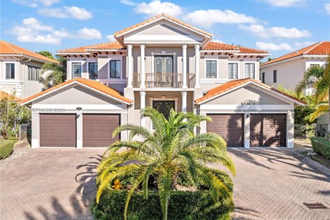 Villa ou maison à Cutler Bay, Floride 5 chambres, 438.22 m2 № 2029740