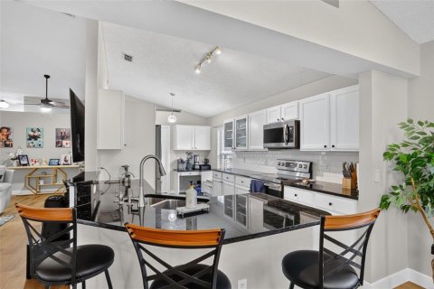 Villa ou maison à vendre à Apopka, Floride: 3 chambres, 172.33 m2 № 2389150 - photo 4