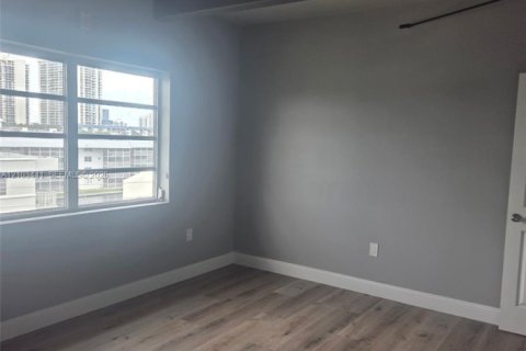 Condominio en alquiler en North Miami Beach, Florida, 1 dormitorio, 64.1 m2 № 2410894 - foto 13