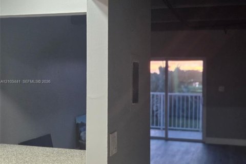 Condominio en alquiler en North Miami Beach, Florida, 1 dormitorio, 64.1 m2 № 2410894 - foto 4