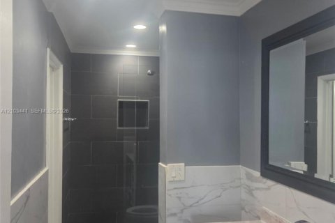 Condominio en alquiler en North Miami Beach, Florida, 1 dormitorio, 64.1 m2 № 2410894 - foto 18