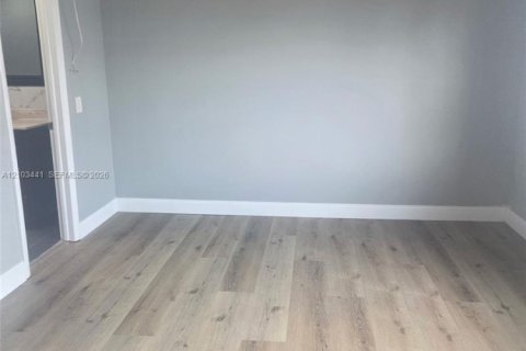 Condominio en alquiler en North Miami Beach, Florida, 1 dormitorio, 64.1 m2 № 2410894 - foto 16