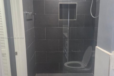 Condominio en alquiler en North Miami Beach, Florida, 1 dormitorio, 64.1 m2 № 2410894 - foto 20