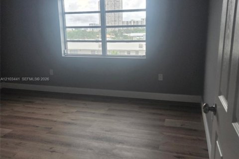 Condominio en alquiler en North Miami Beach, Florida, 1 dormitorio, 64.1 m2 № 2410894 - foto 17