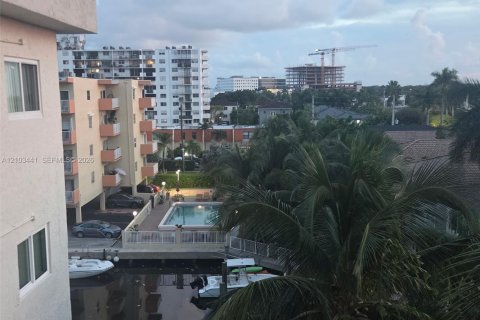 Condominio en alquiler en North Miami Beach, Florida, 1 dormitorio, 64.1 m2 № 2410894 - foto 2