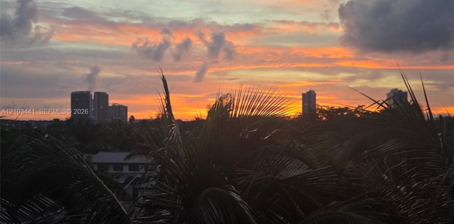 Condominio en North Miami Beach, Florida, 1 dormitorio  № 2410894