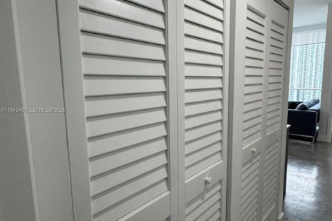 Condo in Miami, Florida, 2 bedrooms № 2000497 - photo 9