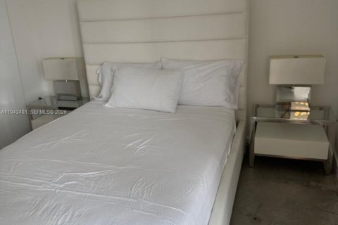 Condo in Miami, Florida, 2 bedrooms № 2000497 - photo 12