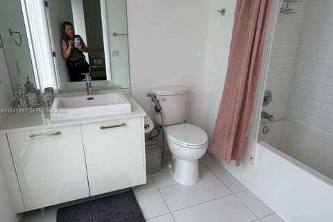 Condo in Miami, Florida, 2 bedrooms № 2000497 - photo 7