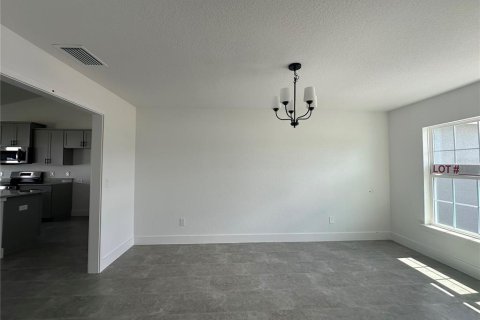 Villa ou maison à vendre à Oxford, Floride: 4 chambres, 196.67 m2 № 2148559 - photo 4