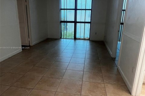 Copropriété à vendre à Miami, Floride: 2 chambres, 78.97 m2 № 1836816 - photo 13