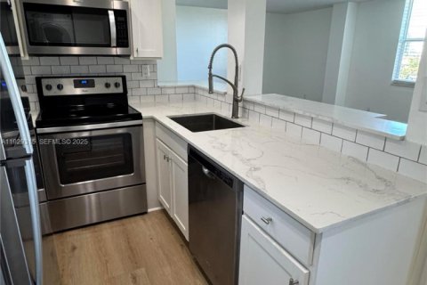 Villa ou maison à vendre à Fort Lauderdale, Floride: 1 chambre, 66.89 m2 № 1987604 - photo 3