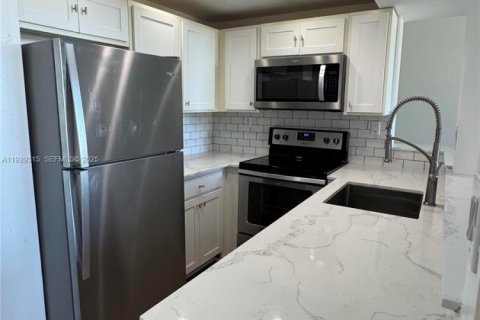 Villa ou maison à vendre à Fort Lauderdale, Floride: 1 chambre, 66.89 m2 № 1987604 - photo 4