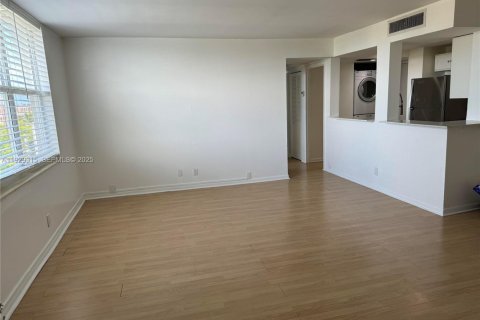 Villa ou maison à vendre à Fort Lauderdale, Floride: 1 chambre, 66.89 m2 № 1987604 - photo 2