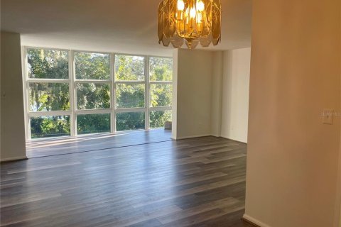 Condo in Daytona Beach, Florida, 2 bedrooms № 2110432 - photo 10