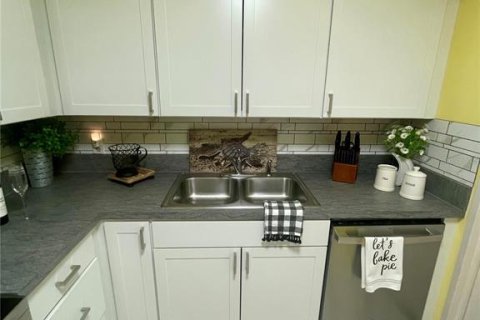 Condo in Daytona Beach, Florida, 2 bedrooms № 2110432 - photo 21