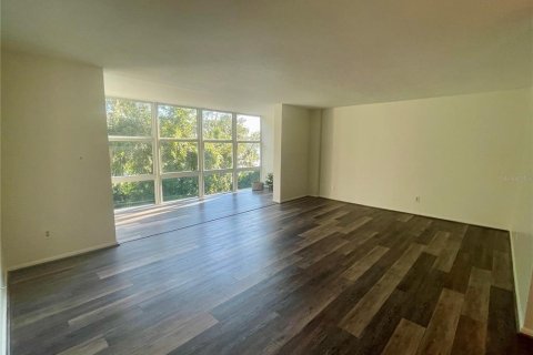 Condo in Daytona Beach, Florida, 2 bedrooms № 2110432 - photo 7