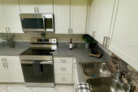 Condo in Daytona Beach, Florida, 2 bedrooms № 2110432 - photo 26