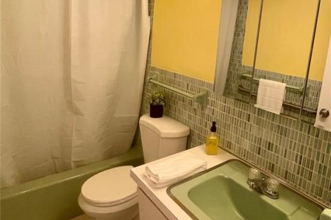 Condo in Daytona Beach, Florida, 2 bedrooms № 2110432 - photo 30