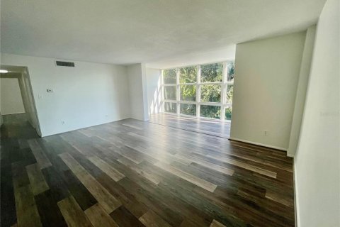Condo in Daytona Beach, Florida, 2 bedrooms № 2110432 - photo 13