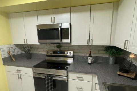 Condo in Daytona Beach, Florida, 2 bedrooms № 2110432 - photo 20