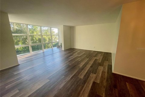 Condo in Daytona Beach, Florida, 2 bedrooms № 2110432 - photo 9