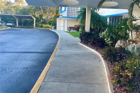 Condo in Daytona Beach, Florida, 2 bedrooms № 2110432 - photo 5