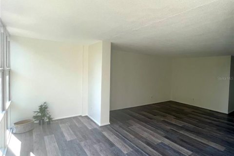 Condo in Daytona Beach, Florida, 2 bedrooms № 2110432 - photo 8