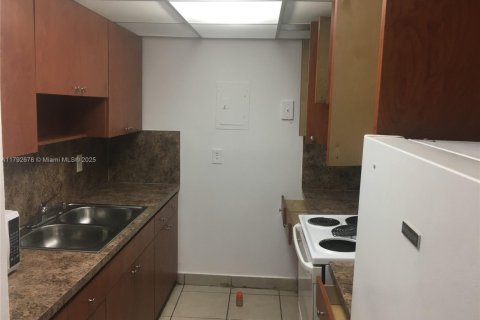Copropriété à louer à North Miami, Floride: 2 chambres, 95.22 m2 № 1940247 - photo 4