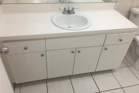 Copropriété à louer à North Miami, Floride: 2 chambres, 95.22 m2 № 1940247 - photo 15
